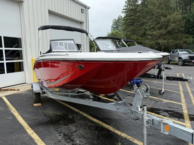 Slide: The Image of Bayliner ELEMENT E17 2025 - 2