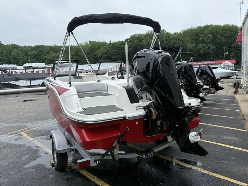 Slide: The Image of Bayliner ELEMENT E17 2025 - 4