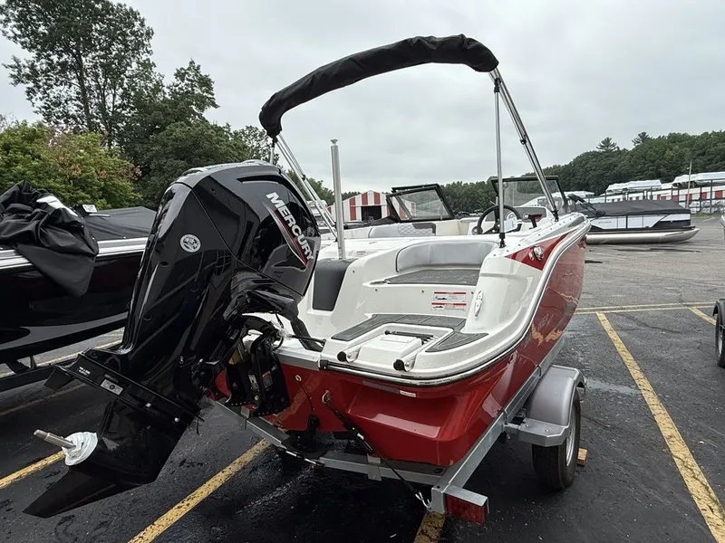 Slide: The Image of Bayliner ELEMENT E17 2025 - 5