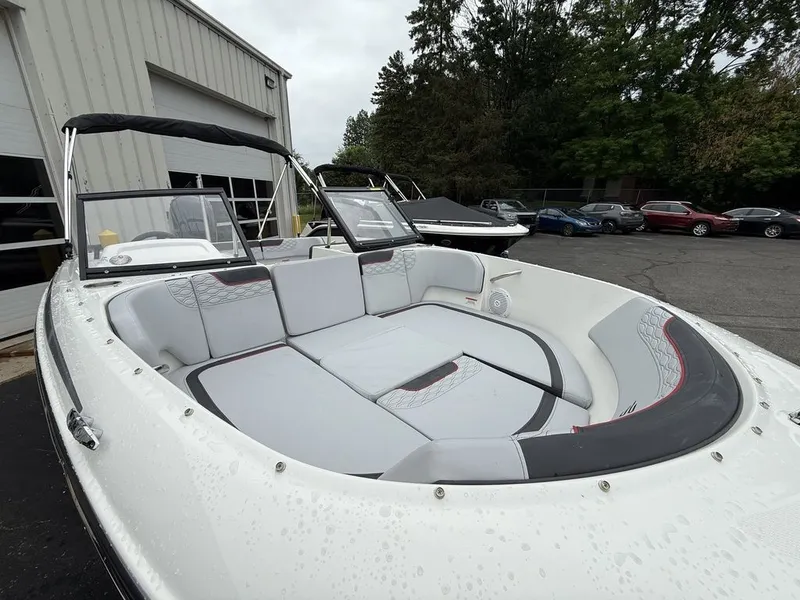 Slide: The Image of Bayliner ELEMENT E17 2025 - 6