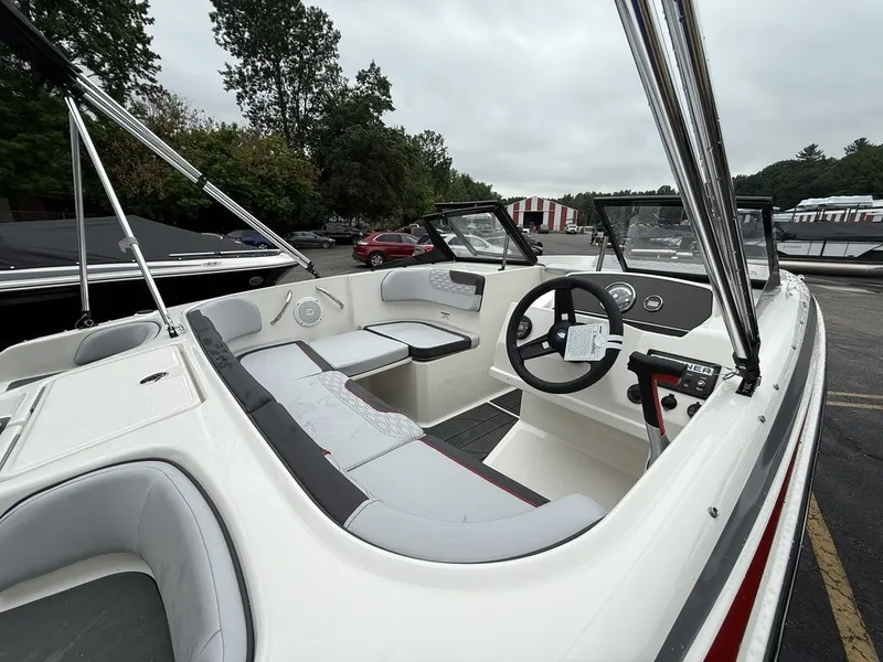 Slide: The Image of Bayliner ELEMENT E17 2025 - 7