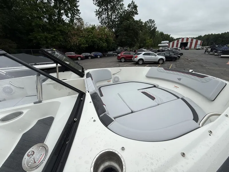 Slide: The Image of Bayliner ELEMENT E17 2025 - 9