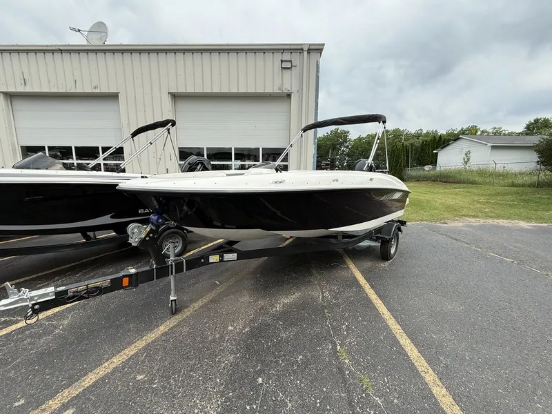 Slide: The Image of Bayliner ELEMENT E17 2025 - 12