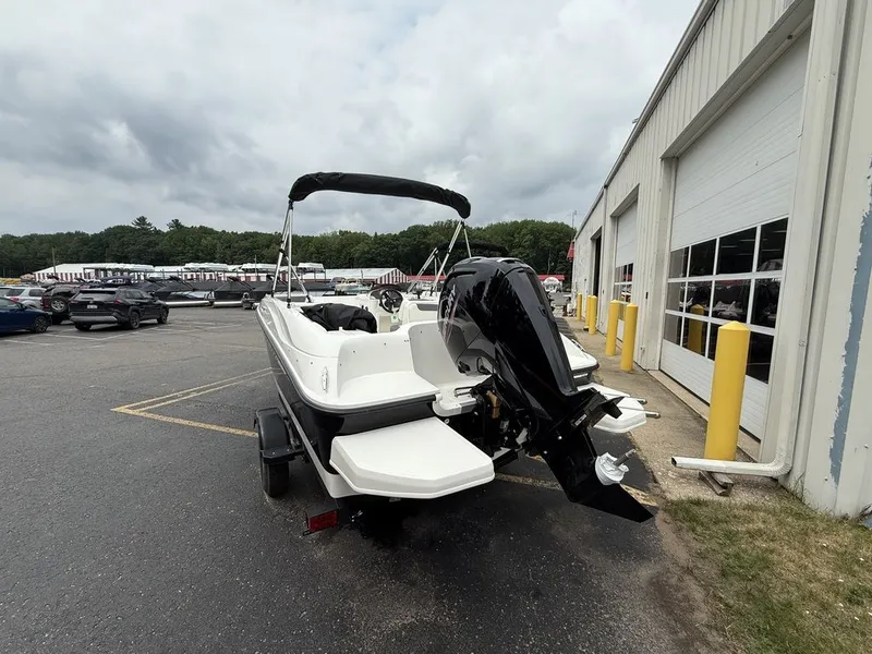 Slide: The Image of Bayliner ELEMENT E17 2025 - 13