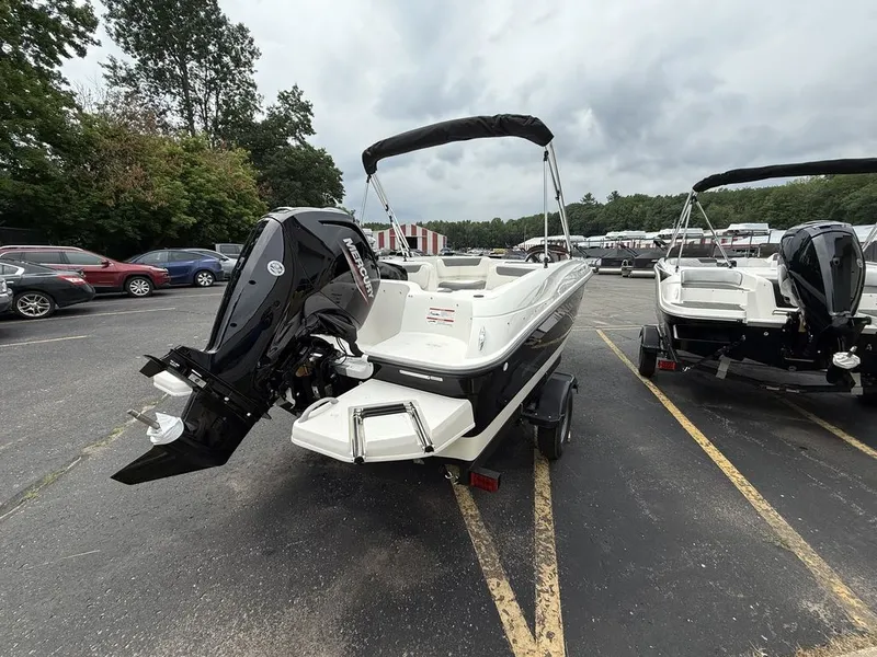 Slide: The Image of Bayliner ELEMENT E17 2025 - 14