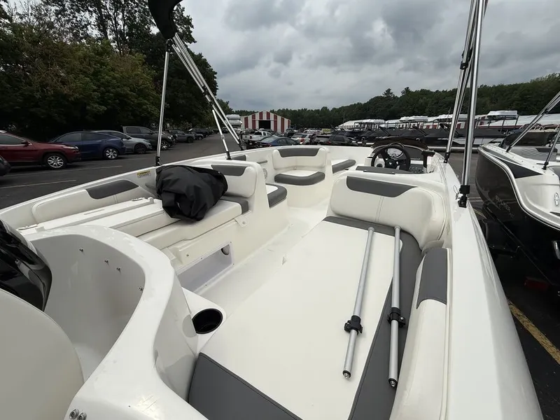 Slide: The Image of Bayliner ELEMENT E17 2025 - 16