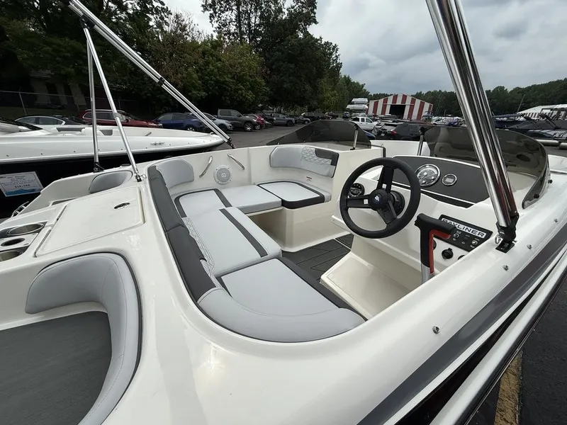 Slide: The Image of Bayliner ELEMENT E17 2025 - 5