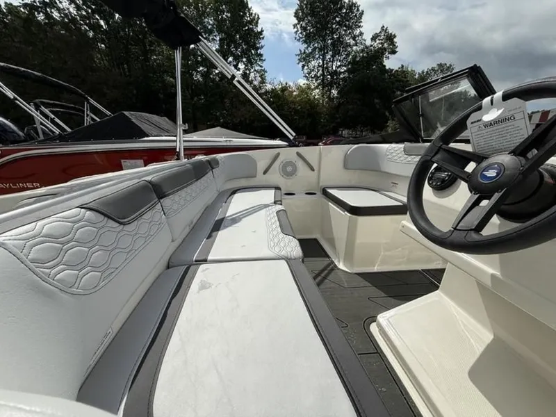 Slide: The Image of Bayliner ELEMENT E17 2025 - 11