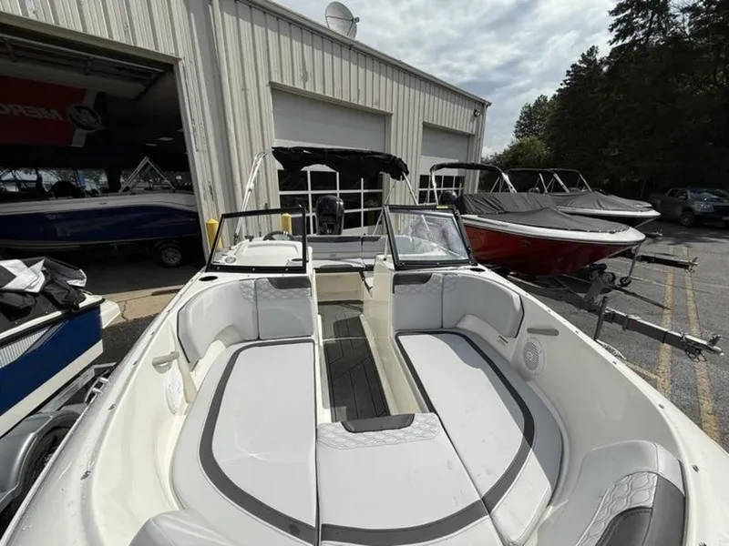 Slide: The Image of Bayliner ELEMENT E17 2025 - 12