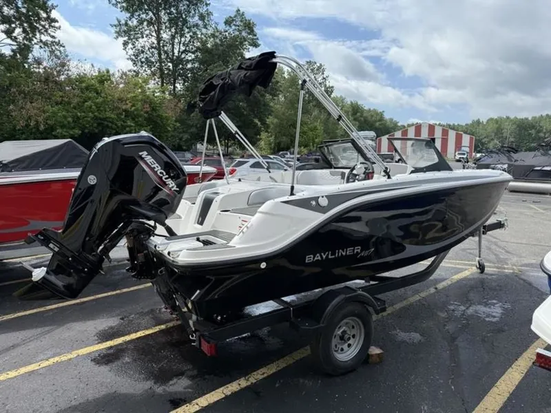 Slide: The Image of Bayliner ELEMENT E17 2025 - 5