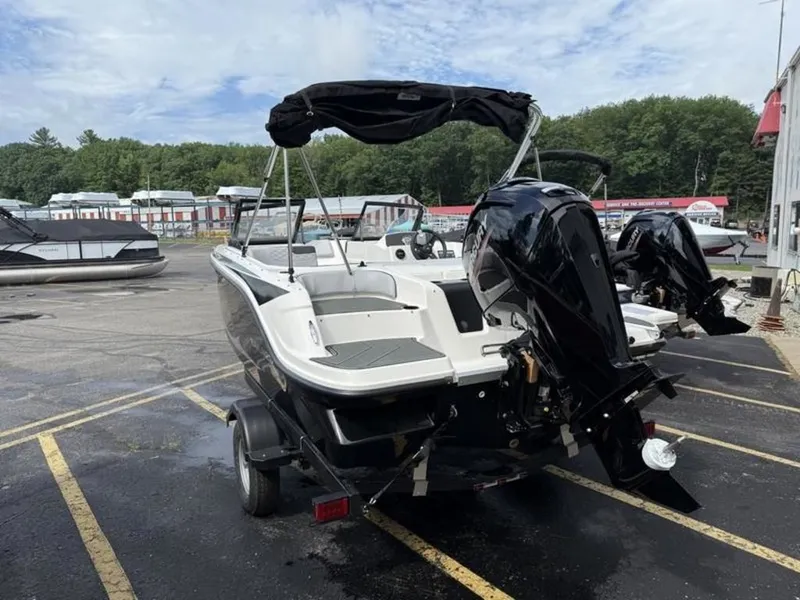 Slide: The Image of Bayliner ELEMENT E17 2025 - 6