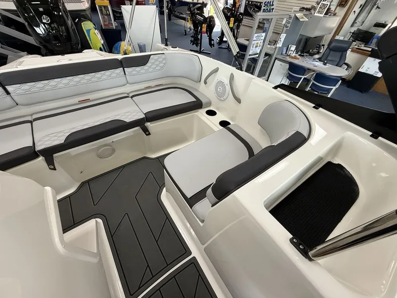 The Image of Bayliner ELEMENT E17 2025 - undefined