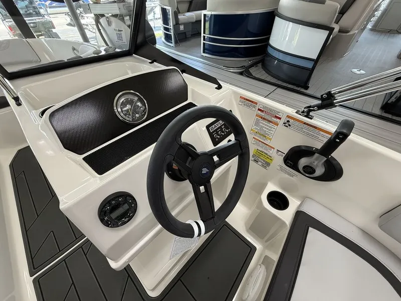 Slide: The Image of Bayliner ELEMENT E17 2025 - 10