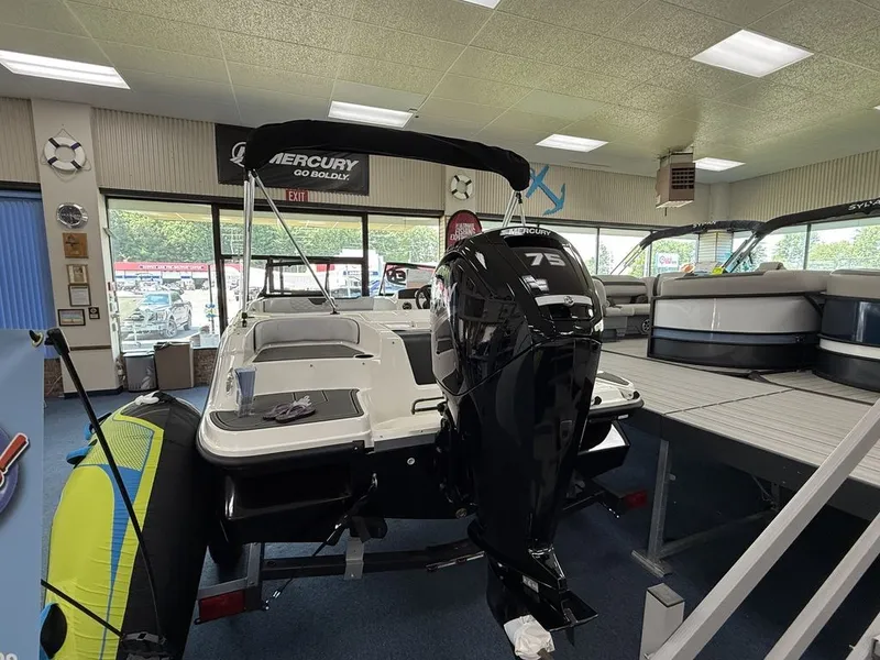 Slide: The Image of Bayliner ELEMENT E17 2025 - 2