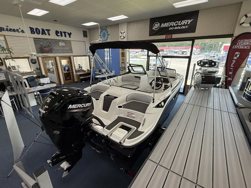 Slide: The Image of Bayliner ELEMENT E17 2025 - 3