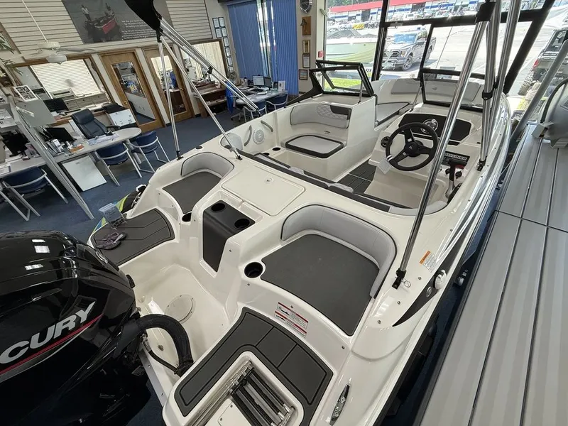 Slide: The Image of Bayliner ELEMENT E17 2025 - 5