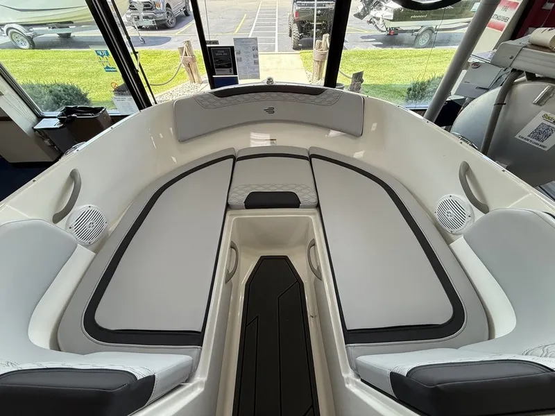 Slide: The Image of Bayliner ELEMENT E17 2025 - 7