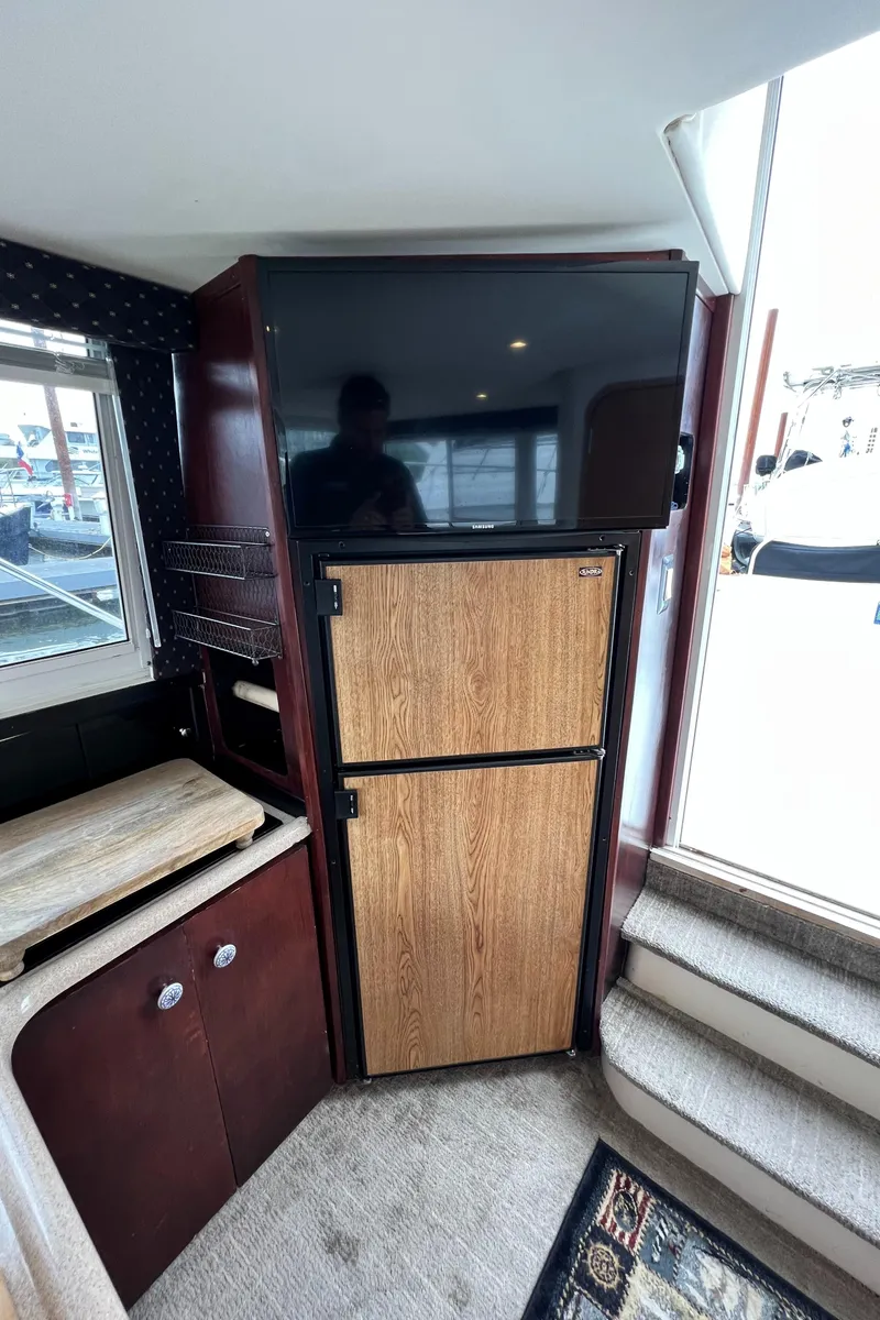 Slide: The Image of Carver Yachts 320 Voyager 1997 - 8