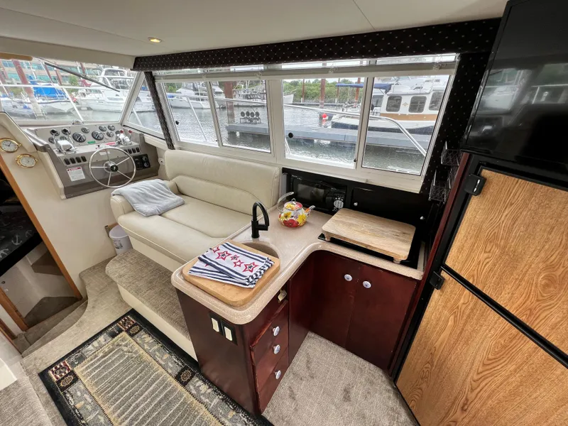 Slide: The Image of Carver Yachts 320 Voyager 1997 - 4