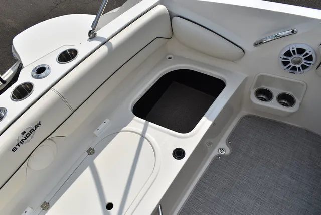 Slide: The Image of Stingray 201DC 2024 - 26