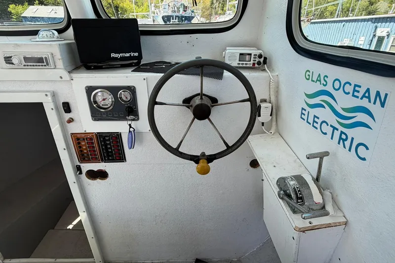 Slide: The Image of Custom Cape Islander 1984 - 18