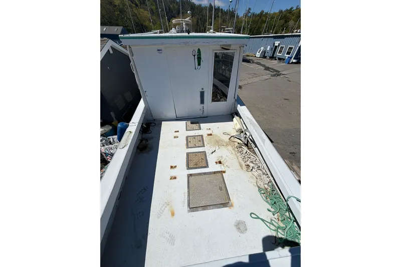 Slide: The Image of Custom Cape Islander 1984 - 32