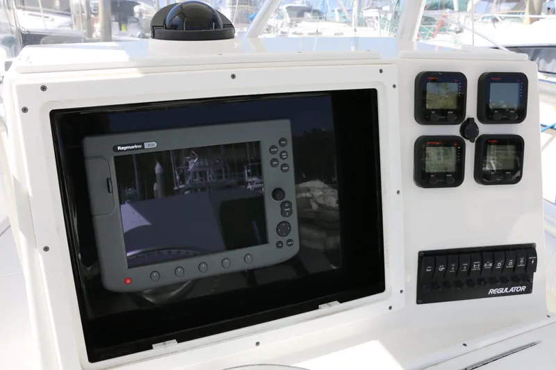 Slide: The Image of Regulator Marine 24 Classic 2007 - 12
