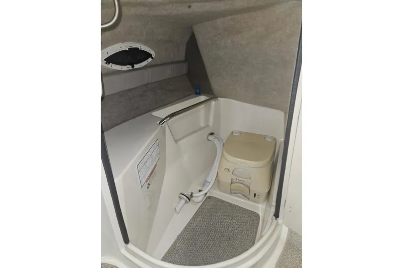 Slide: The Image of Stingray 215 LR 2011 - 8