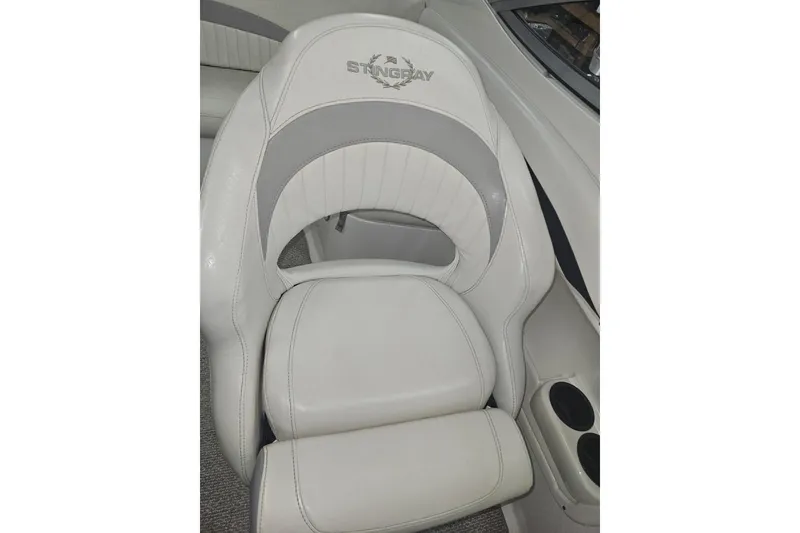 Slide: The Image of Stingray 215 LR 2011 - 7