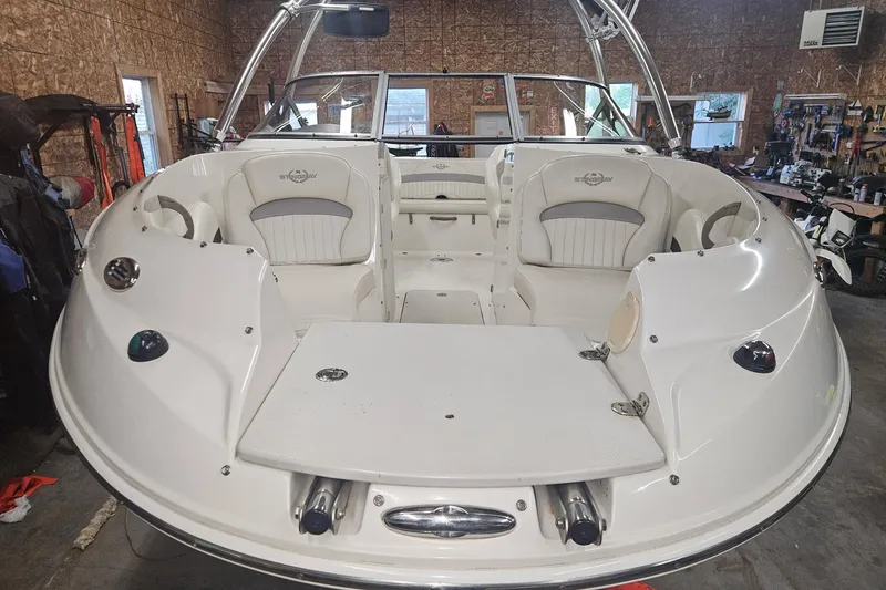 Slide: The Image of Stingray 215 LR 2011 - 2