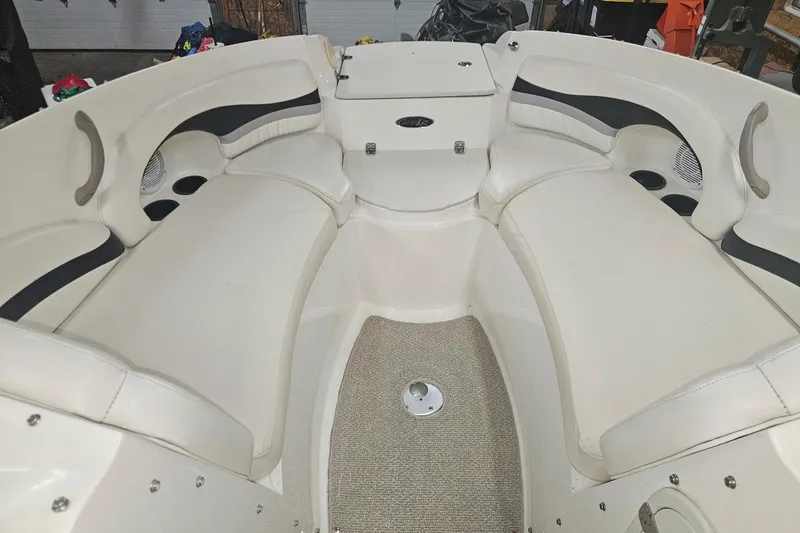 Slide: The Image of Stingray 215 LR 2011 - 3
