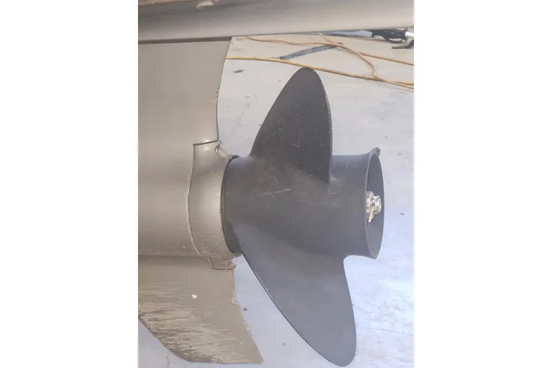 Slide: The Image of Stingray 215 LR 2011 - 11