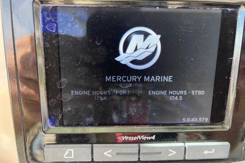 Slide: The Image of Boston Whaler 250 Outrage 2018 - 27