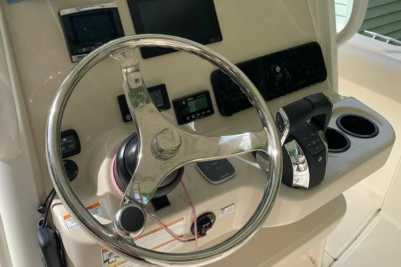 Slide: The Image of Boston Whaler 250 Outrage 2018 - 15