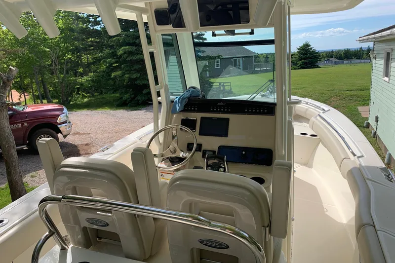 Slide: The Image of Boston Whaler 250 Outrage 2018 - 12