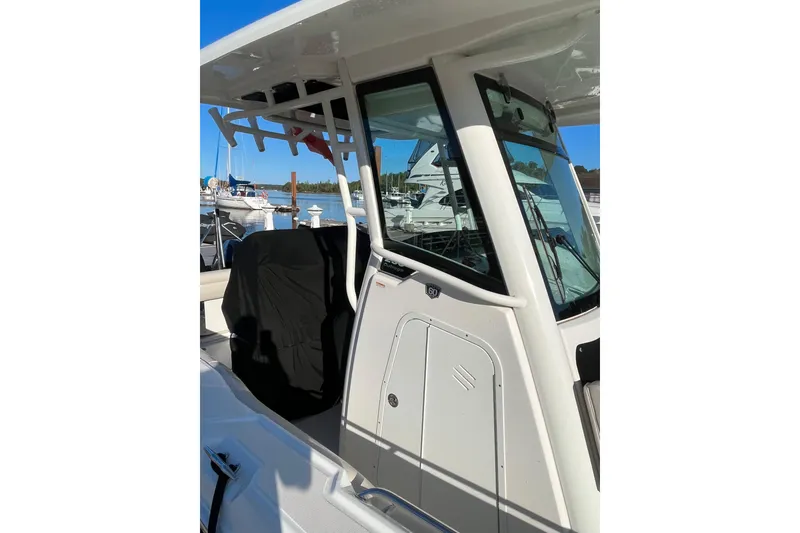 Slide: The Image of Boston Whaler 250 Outrage 2018 - 4