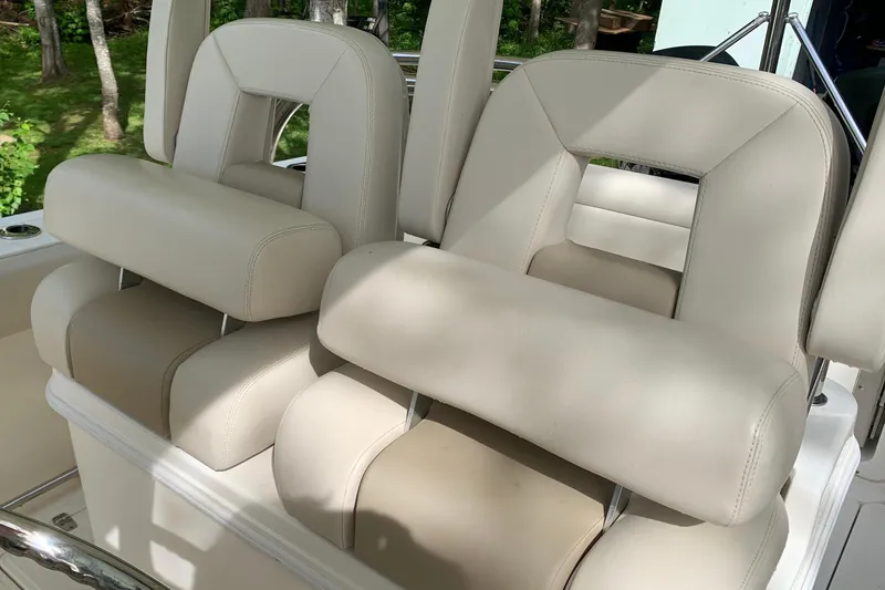Slide: The Image of Boston Whaler 250 Outrage 2018 - 19