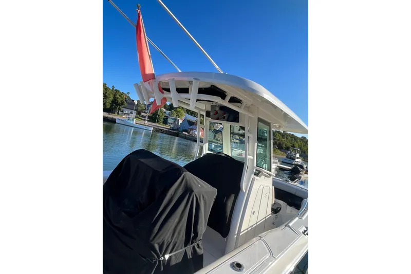 Slide: The Image of Boston Whaler 250 Outrage 2018 - 6