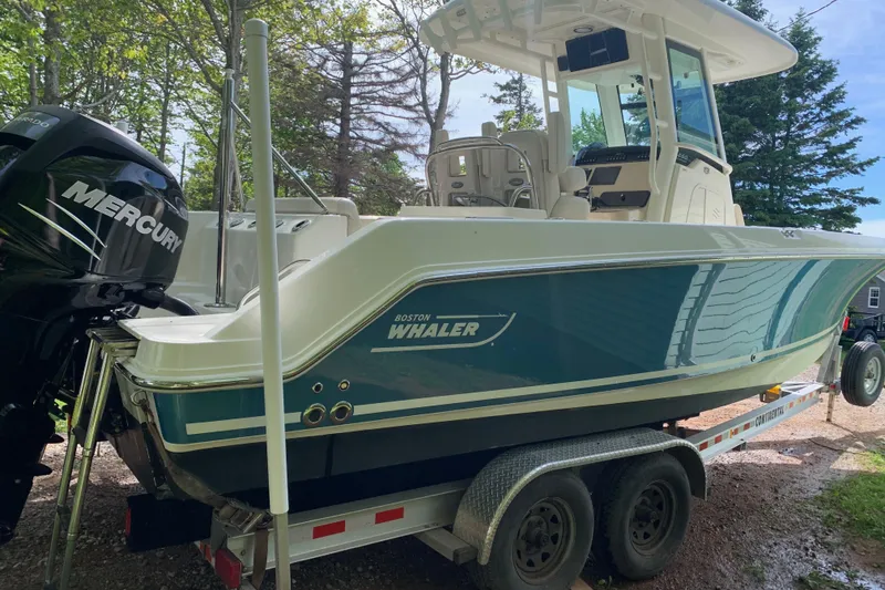 Slide: The Image of Boston Whaler 250 Outrage 2018 - 8