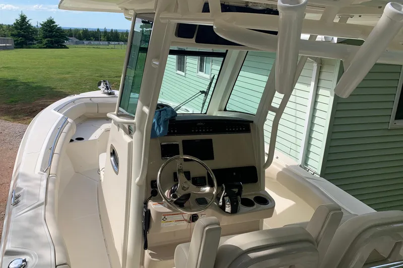 Slide: The Image of Boston Whaler 250 Outrage 2018 - 14