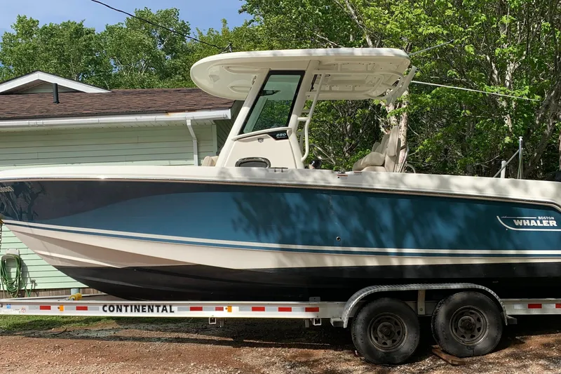Slide: The Image of Boston Whaler 250 Outrage 2018 - 7
