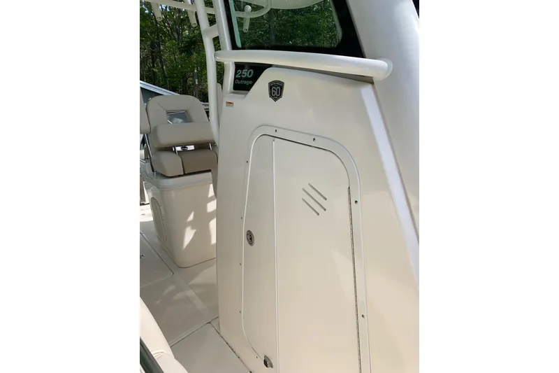 Slide: The Image of Boston Whaler 250 Outrage 2018 - 25