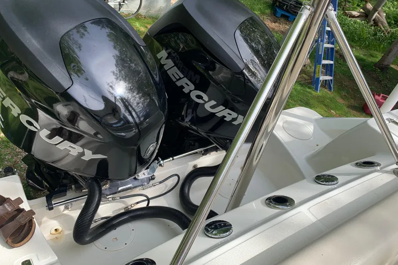 Slide: The Image of Boston Whaler 250 Outrage 2018 - 10