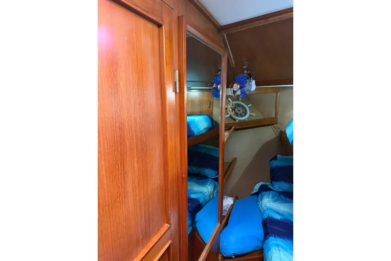 Slide: The Image of Jefferson 42 SE Sundeck Motor Yacht 1987 - 47