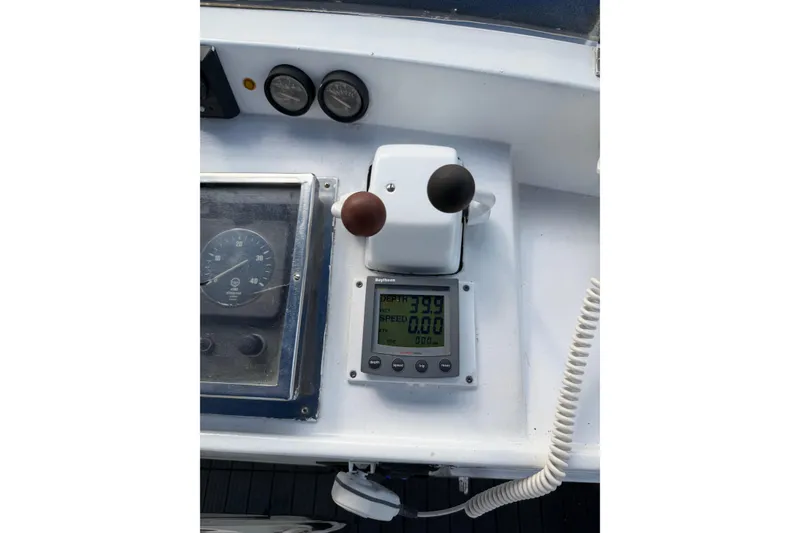 Slide: The Image of Jefferson 42 SE Sundeck Motor Yacht 1987 - 37