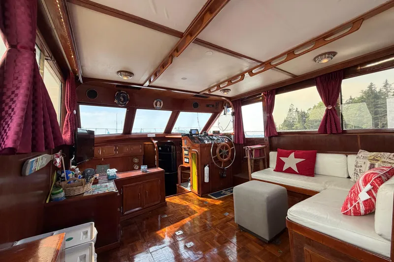 Slide: The Image of Jefferson 42 SE Sundeck Motor Yacht 1987 - 98