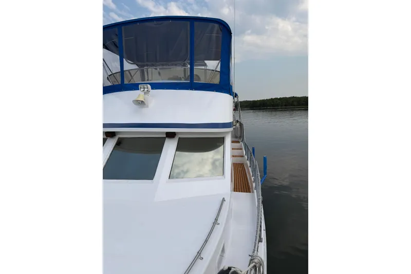 Slide: The Image of Jefferson 42 SE Sundeck Motor Yacht 1987 - 18
