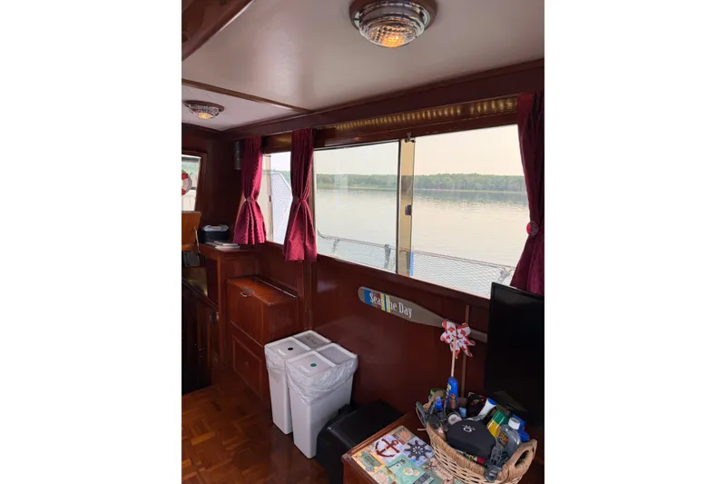 Slide: The Image of Jefferson 42 SE Sundeck Motor Yacht 1987 - 80