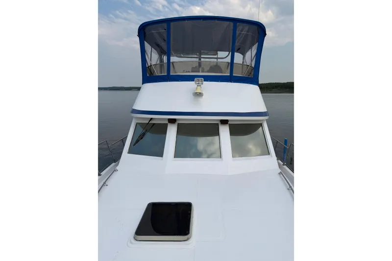 Slide: The Image of Jefferson 42 SE Sundeck Motor Yacht 1987 - 15