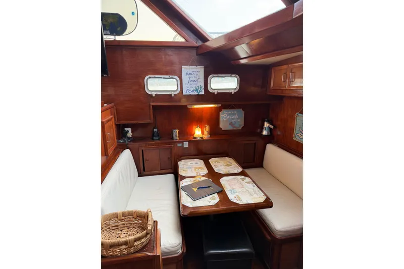 Slide: The Image of Jefferson 42 SE Sundeck Motor Yacht 1987 - 64